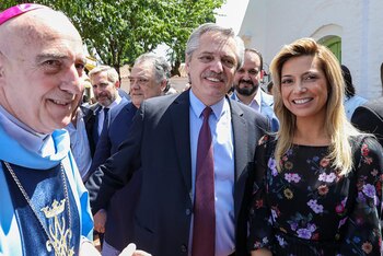 Fabiola Yañez junto a Alberto Fernández durante la misa por el día de la Virgen en la Basílica de Luján