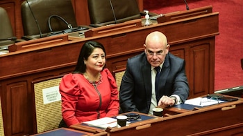 Denuncian a 20 exministros ante