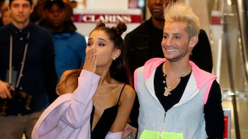 Ariana y su hermano Frankie J. Grande en Londres (2015)
