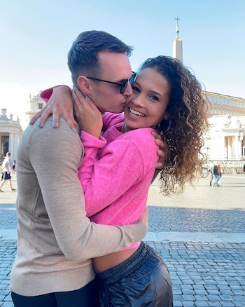 Shona Shukrula - Jeff Hardeveld