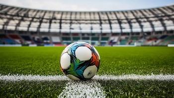 Un balón de fútbol sobre