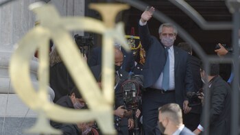 El Presidente saliendo del Congreso