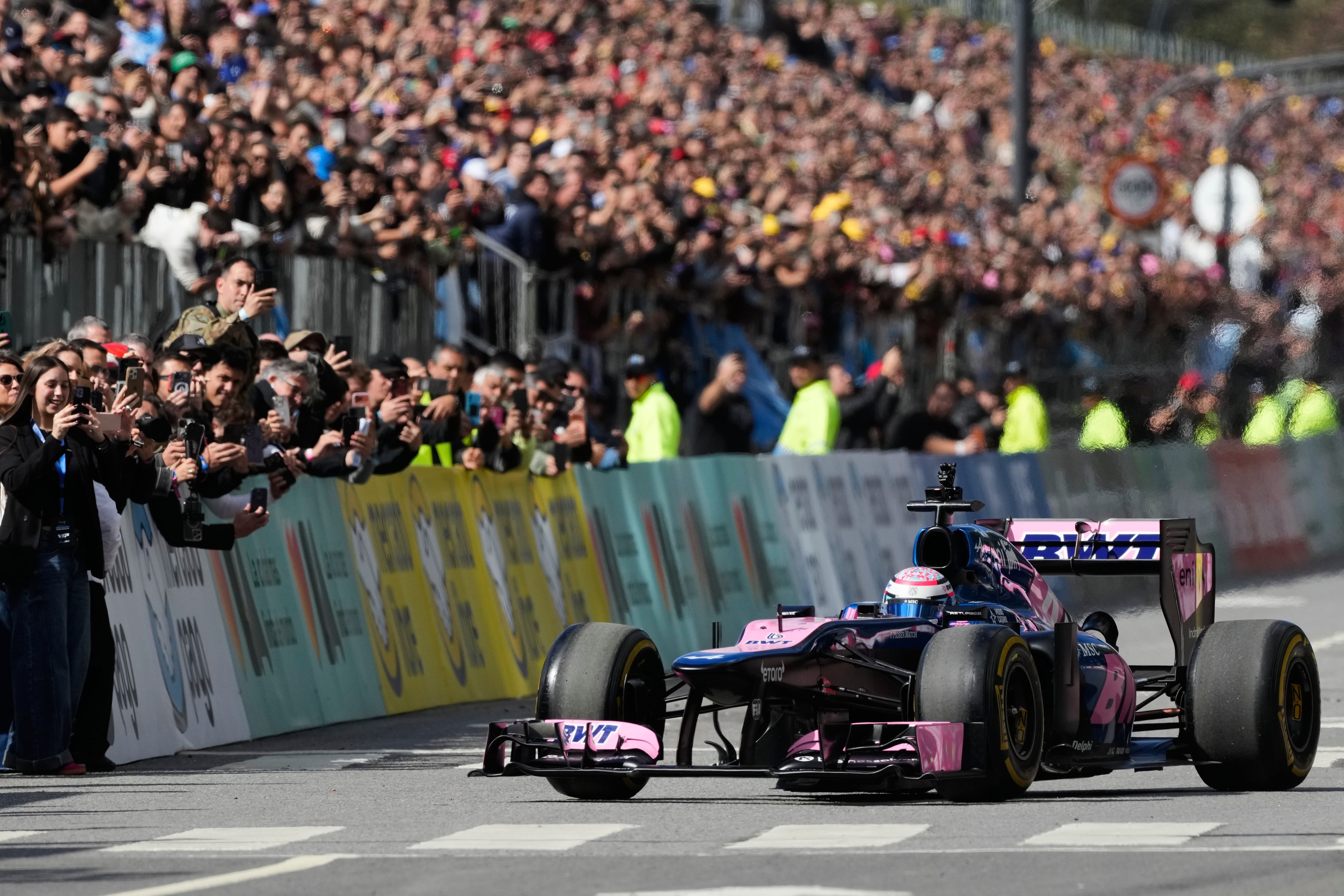 Histórica jornada en Palermo con un monoplaza de Fórmula 1 girando (AP Foto/Gustavo Garello)