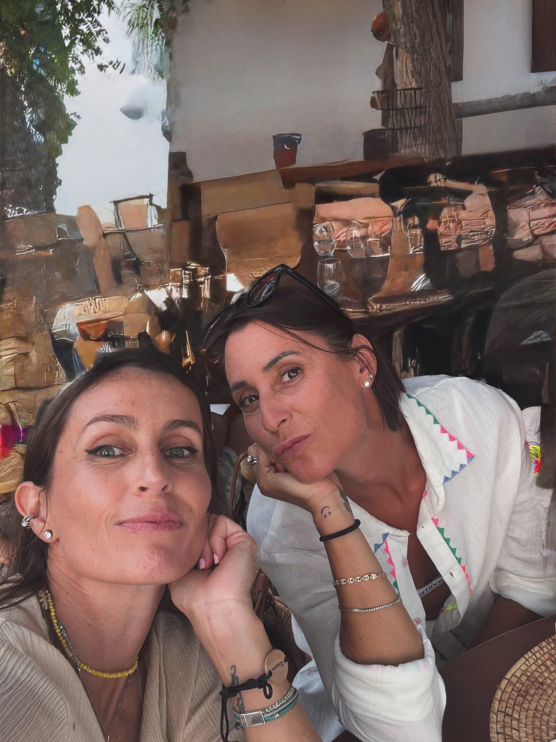 La escapada mostró a la extenista argentina disfrutando del mar junto a la italiana y recordó sus etapas gloriosas en dobles