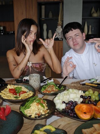 Emilia junto al productor Zecca