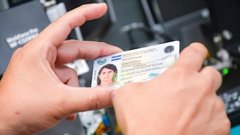 ¿Renovar el DUI sin salir de casa? Ahora los salvadoreños pueden hacerlo en minutos gracias a una plataforma digital