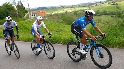 Giro de Italia etapa 4 - EN VIVO: Fernando Gaviria y Einer Rubio sufrieron una dura caída