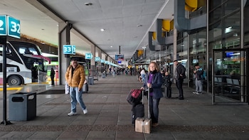 La Terminal de Retiro comenzó a registrar movimiento de pasajeros por el feriado del 17 de agosto y el fin de semana largo en Buenos Aires (Mili Labrada)