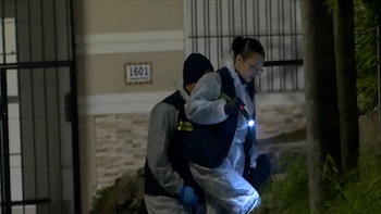 Triple crimen en Uruguay: cinco personas vestidas de negro entraron a boca de drogas y dispararon 50 veces