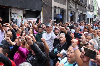 CIUDAD DE MÉXICO, 19JUNIO2026.- En conferencia de prensa la Coordinación Nacional de Trabajadores de la Educación (CNTE) anunció el termino del paro nacional que duró 20 días y mantuvo bloqueada diferentes calles del Centro Histórico.
FOTO: GALO CAÑAS/CUARTOSCURO.COM