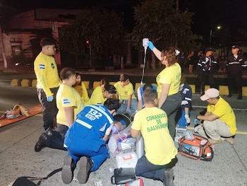 Los accidentes de tránsito en El Salvador dejaron al menos cuatro fallecidos y varios lesionados durante las primeras horas de este lunes. (Foto cortesía Comandos de Salvamentos)