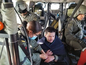 En la aeronave fue atendido