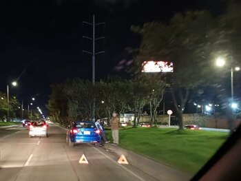 Un automóvil se varó sobre la autopista Norte con calle 127B - crédito Bogotá Tránsito