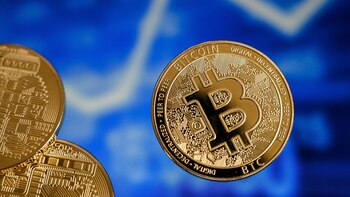 El bitcoin cae cerca del