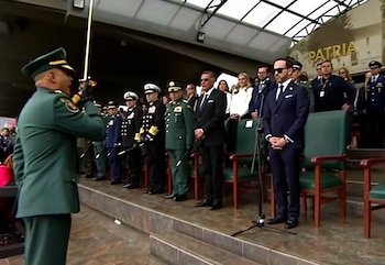 Abelardo de la Espriella encabezó su primer acto formal como comandante supremo de las Fuerzas Militares junto al ministro de Defensa, Jorge Mora, y la nueva cúpula militar y policial - crédito Presidencia/Youtube