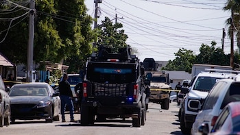 Policías irrumpen domicilio en Mexicali donde presuntamente se resguardaba líder de Los Rusos, célula del Cártel de Sinaloa