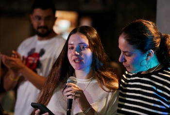 Agam Goldstein-Almog, junto a su