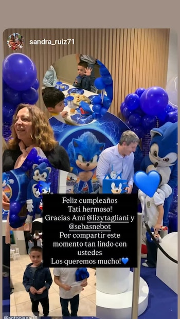 Collage de fotos de una fiesta infantil temática con globos azules, personas disfrazadas de Sonic, adultos y niños durante el festejo