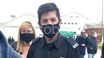 Habló el policía bonaerense que se subió a una torre en medio de la protesta y amenazó con quitarse la vida