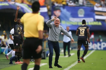 Pablo Repetto fue amonestado por ingresar al campo mientras protestaba por una decisión arbitral en el partido vs. América de Cali - crédito Colprensa/Lina Gasca