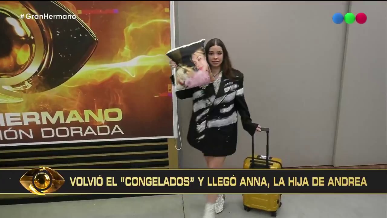 Anna retiró las pertenencias personales de Andrea del Boca, incluyendo una almohada simbólica con su imagen, marcando el final de su paso por el reality