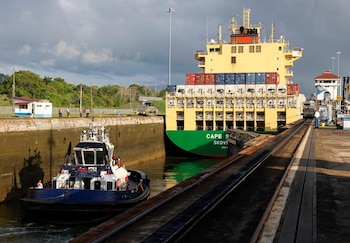 El Canal de Panamá incorporará 10 remolcadores híbridos para reducir el consumo de combustible y las emisiones asociadas a sus operaciones marítimas. REUTERS/Daniel Becerril