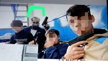 “Vamos a ir armados”: los chats y fotos del grupo de alumnos que amenazaba con atentados en colegios de Moreno