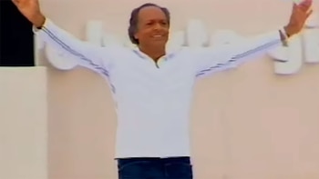 Roberto Giordano en uno de sus tantos desfiles en los que contaba con figuras internacionales como Alain Delon, Sofía Loren, Robert De Niro, Jean Claude Van Damme