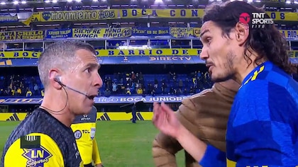 La discusión entre Cavani y el árbitro Mastrángelo por el tiempo adicionado tras el empate de Boca Juniors ante Talleres