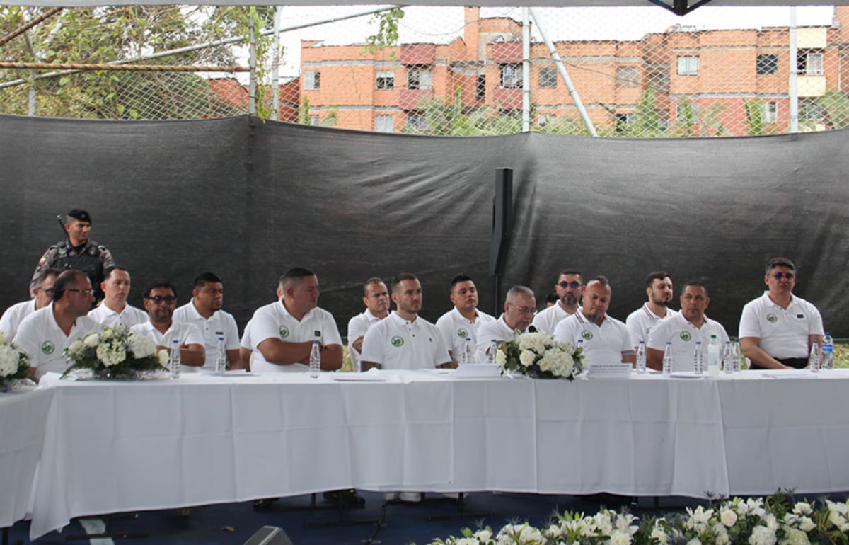 Líderes criminales con décadas de trayectoria delictiva en homicidios, narcotráfico y extorsión, actualmente vinculados a la mesa de paz urbana con el objetivo de reducir la violencia en la ciudad. - crédito Verdad Abierta