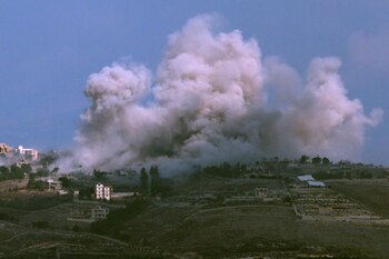 Intercambio de proyectiles entre Israel y Hezbollah en la frontera israelí con el Líbano. (REUTERS/Violeta Santos Moura)