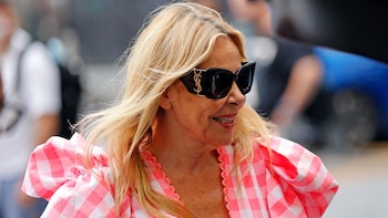 Ana Obregón 'amenaza' con retomar sus posados veraniegos tras la polémica