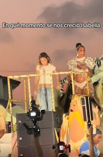 Andrea Valdiri y su hija