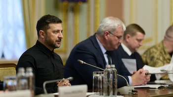 Zelenski critica la "mierda histórica"