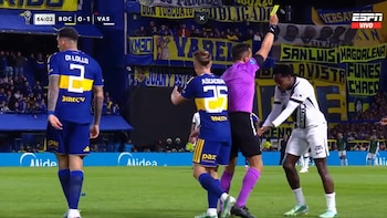 El colombiano Carlos Andrés Gómez empujó al árbitro chileno en el juego entre Vasco da Gama vs. Boca Juniors por la Copa Sudamericana: qué pasó