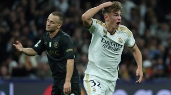 Nico Paz celebra su gol