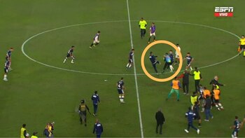 Agresión de dos jugadores de