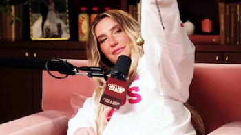 Kesha y sus amuletos extremos: del colgante de placenta a colecciones insólitas con dientes de sus seres queridos