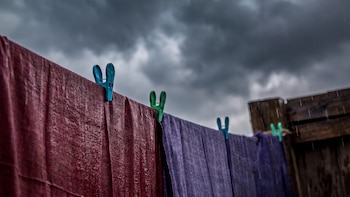 Cómo secar la ropa rápido los días de lluvia y humedad