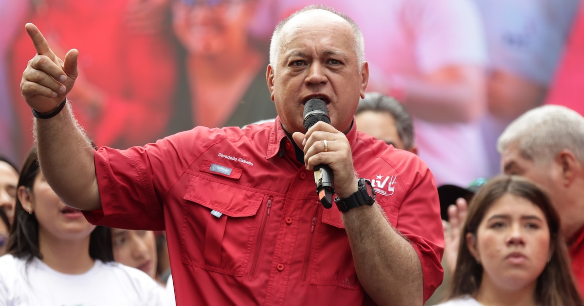 Una demostración de fuerza: Diosdado Cabello exhibe respaldo militar en televisión con 74 altos oficiales