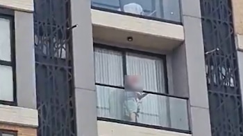 Rescataron a un menor tras una denuncia de presunto abuso sexual en edificio residencial de Bogotá