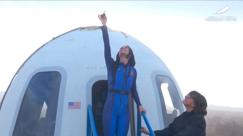 En público, Katy afirmó que Orlando apoyaba su misión con Blue Origin, pero fuentes cercanas aseguran que él estaba en total desacuerdo (REUTERS)