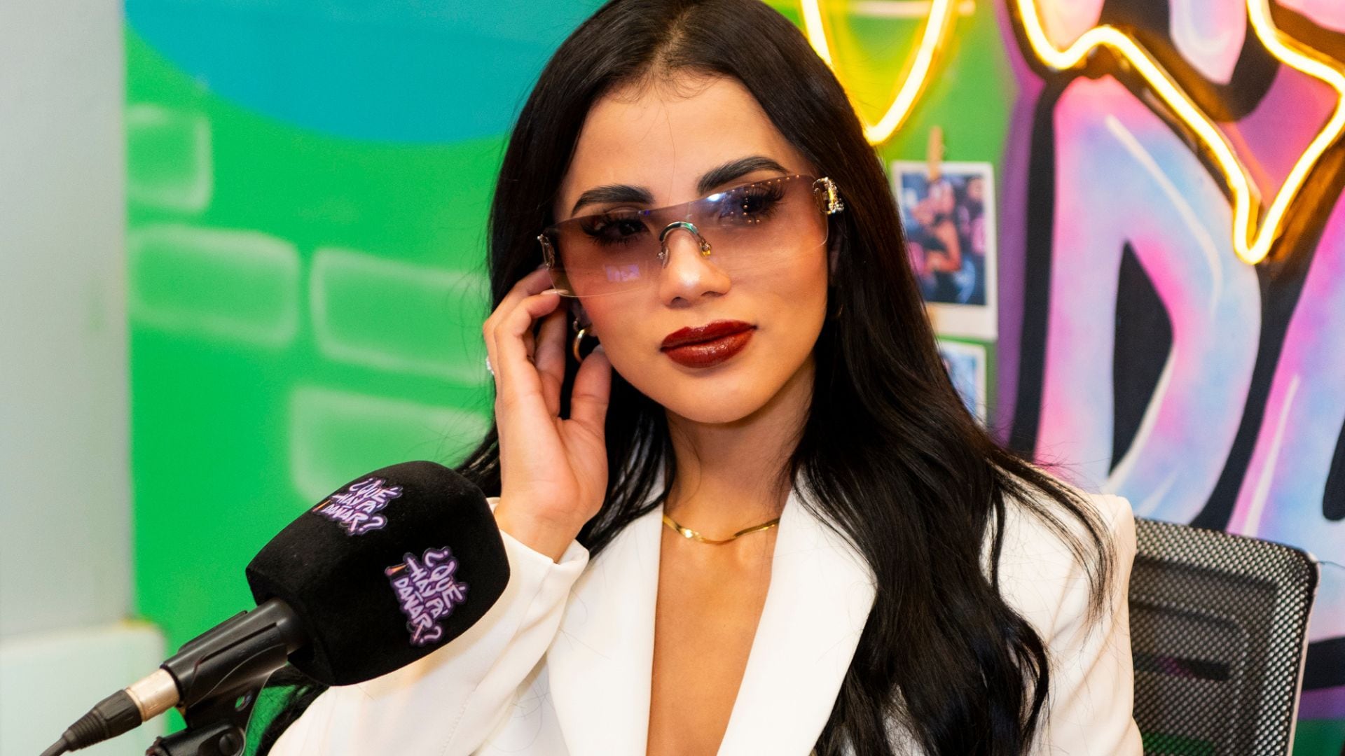 Durante una transmisión, le dijeron a Karina García que su camioneta se vio envuelta en un accidente. Su reacción quedó retratada y se hizo viral - crédito cortesía RCN