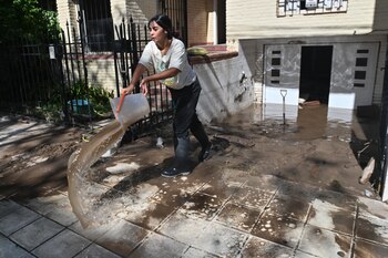 Tras una inundación, el contacto