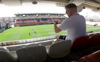 Balonazo de Falcao a hincha