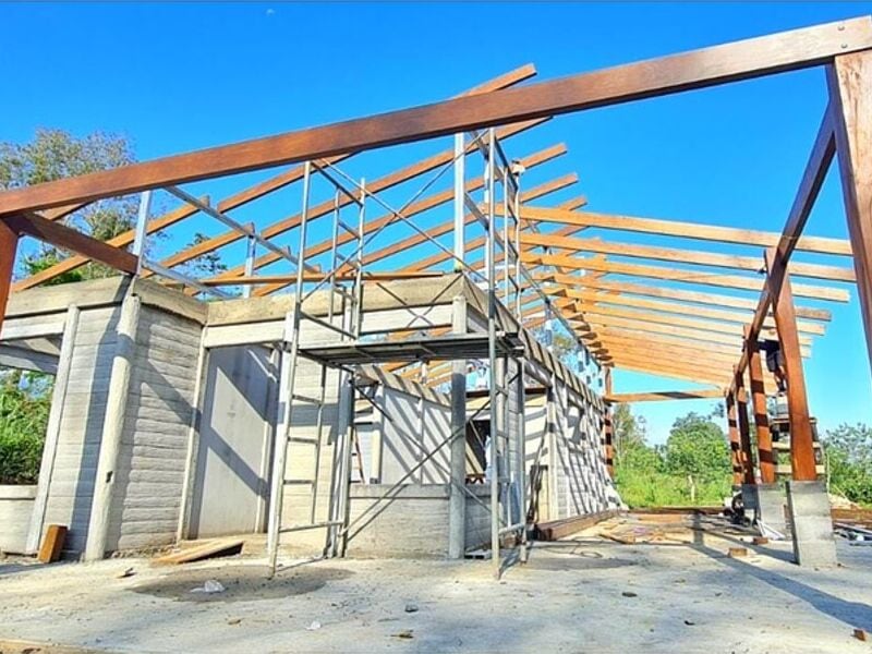 Los hogares con necesidades habitacionales aumentaron en 161,667 entre 2016 y 2025, aunque su peso en el parque residencial bajó del 51.9% al 40.3%. (Cortesía: Construex Costa Rica/ ARCHIVO)