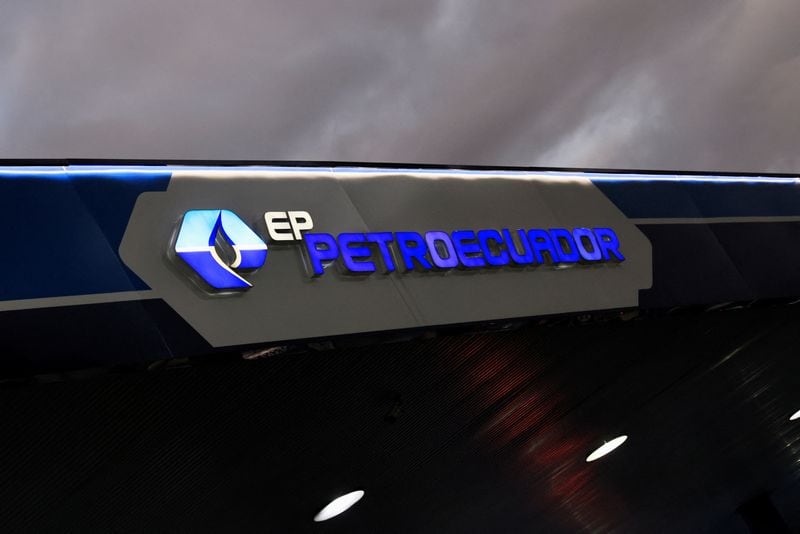FOTO DE ARCHIVO- El logotipo de la petrolera estatal ecuatoriana, Petroecuador, se muestra en Quito, Ecuador, el 21 de junio de 2024. REUTERS/Karen Toro