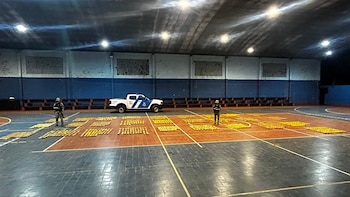 Los efectivos hallaron 28 bultos