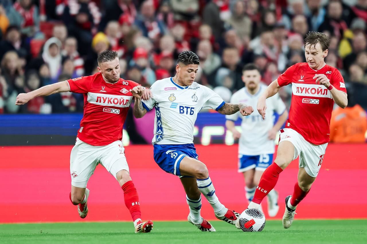 Jorge Carrascal habría estado en los planes del Flamengo, pero desde territorio ruso confirmaron que no existe interés en venderlo - crédito @fcdynamo / X