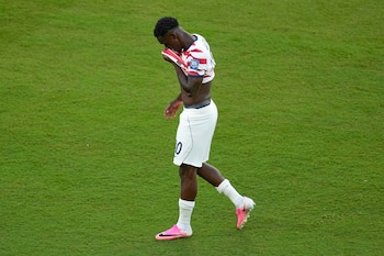 El delantero estadounidense Folarin Balogun tras ser expulsado durante el partido de los 16vos de final contra Bosnia en el Mundial, el miércoles 1 de julio de 2026, en Bosnia. (AP Foto/Jeff Chiu)